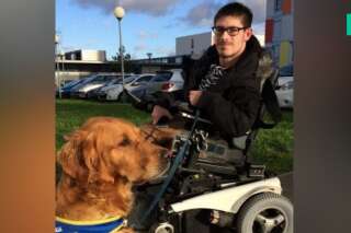 À  l'entrée d'un Carrefour, ce jeune homme handicapé moteur s'est vu privé de son chien assistant
