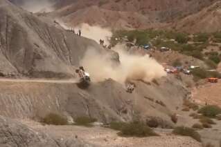 Un accident très spectaculaire au Dakar pour Carlos Sainz