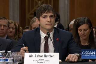 Le discours d'Ashton Kutcher, au bord des larmes, sur les victimes de trafics sexuels