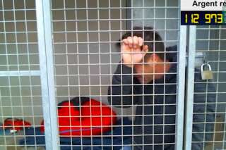 Les larmes de Rémi Gaillard, enfermé dans une cage de la SPA depuis 2 jours