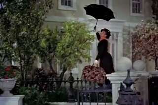 La scène de Mary Poppins volant avec son parapluie a failli finir en drame