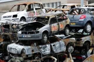 Le gouvernement accusé de minimiser le nombre de voitures brûlées lors du réveillon du Nouvel an
