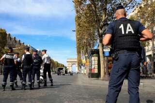 Sur les Champs-Élysées, un enfant meurt écrasé par un engin de chantier