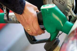 Prix des carburants: retour au-dessus des 2 euros pour l'essence malgré la ristourne