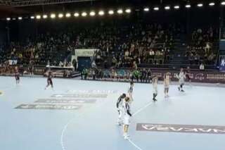 Touchée par le Covid-19, l'équipe de handball de Créteil proteste lors de son match à Istres