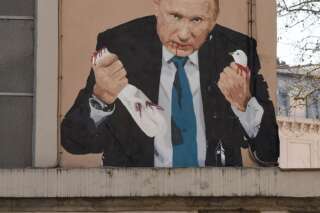 À Lyon, une œuvre symbolique avec Poutine place de la Paix