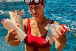 Laury Thilleman, en vacances, pousse un coup de gueule contre les déchets sur les plages et dans la mer