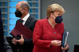 Entre elle et Olaf Scholz, Angela Merkel voit 