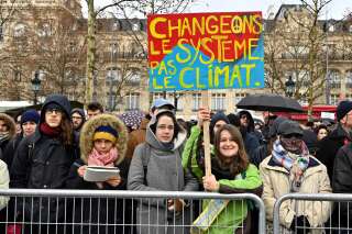 Des marches pour le climat réunissent des milliers de personnes partout en France