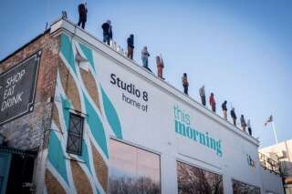 À Londres, 84 statues installées sur le toit d'une tour pour sensibiliser au suicide