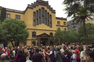 Référendum en Catalogne: des milliers de personnes mobilisées pour voter