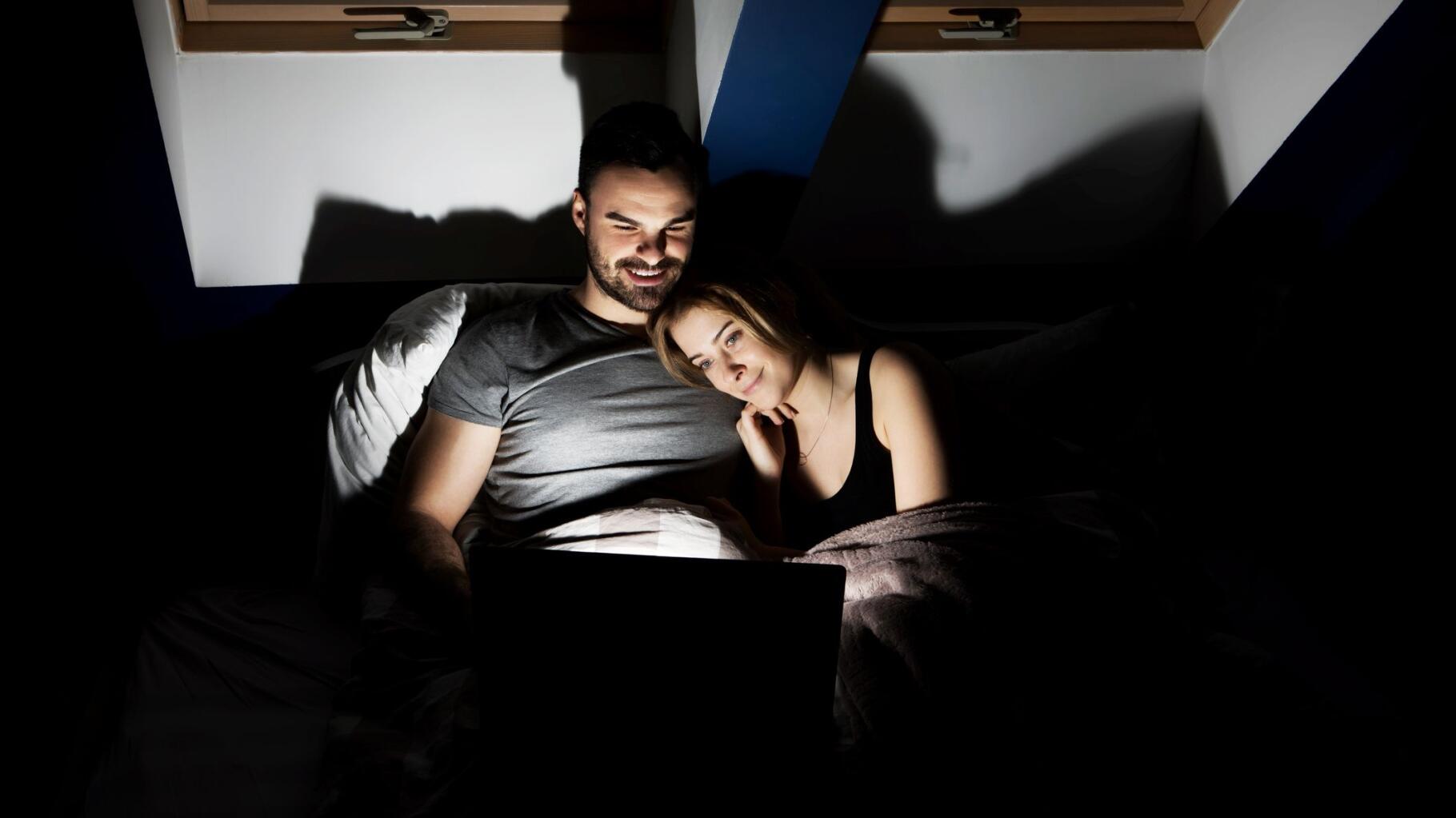 Regarder du porno en couple, une habitude qui peut ressouder une relation image photo
