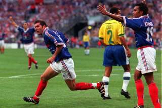 Un maillot de Zidane pendant France-Brésil en 98 retiré d'une vente aux enchères après des doutes sur son authenticité