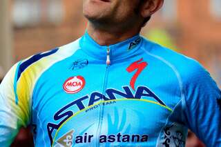 Les hommages du peloton à Michele Scarponi, le coureur italien tué par une camionnette à l'entraînement
