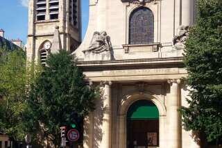 Dans une église à Paris, une messe de Pâques clandestine réunit 40 fidèles