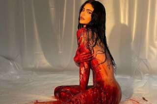 Cette photo de Kylie Jenner nue et recouverte de sang ne laisse pas indifférent