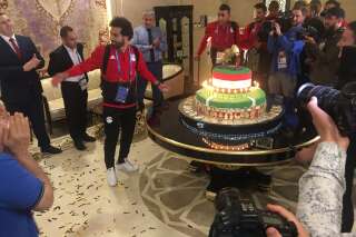 Coupe du Monde 2018: Mohamed Salah a eu droit à un gâteau de 100 kg pour fêter ses 26 ans