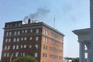 San Francisco: une mystérieuse fumée noire sort du consulat russe, la veille de sa fermeture