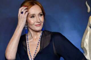 J.K. Rowling rend une récompense après des propos jugés transphobes