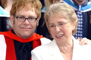 Elton John rend hommage à sa mère décédée