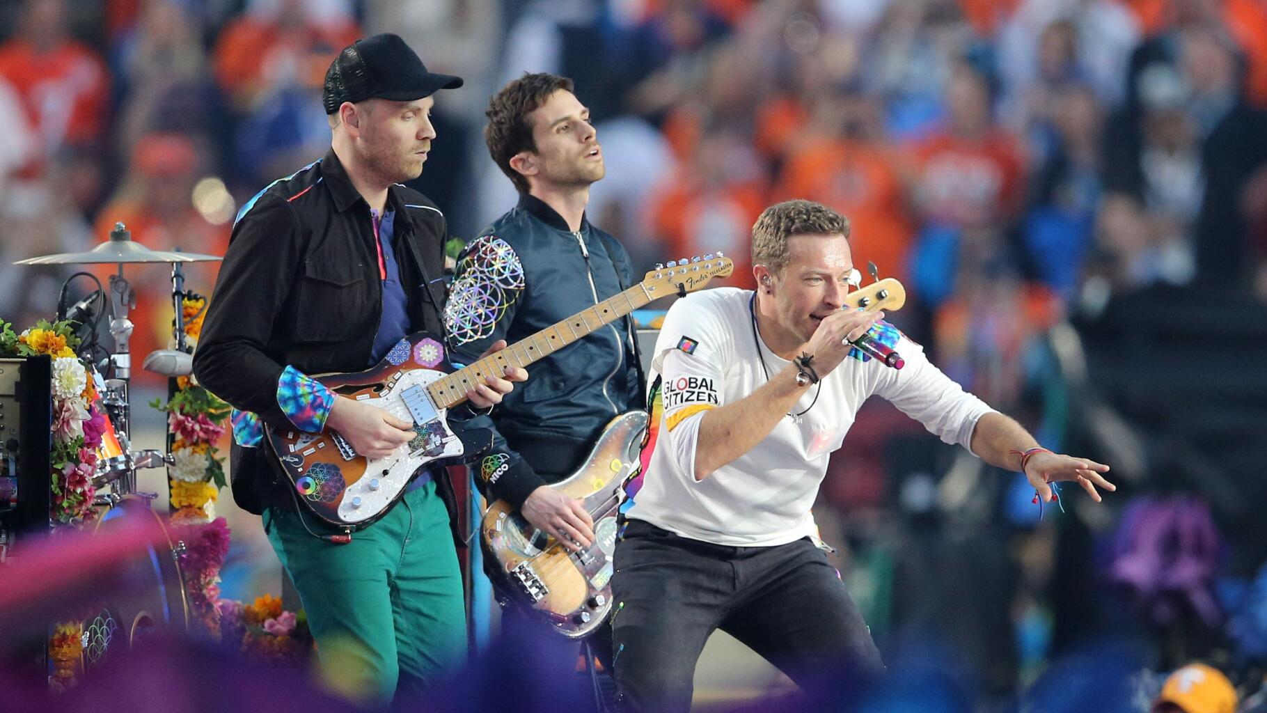 Chris Martin atteint d'une « sérieuse infection aux poumons », Coldplay reporte sa tournée 
