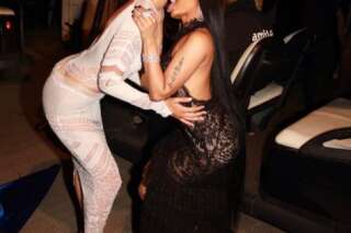 Nicki Minaj et Bella Hadid se lèchent le cou au gala amfAR