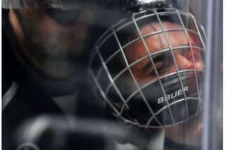 Cette photo de Justin Bieber plaqué par un hockeyeur va vous faire aimer ce sport