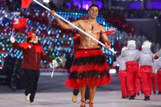 Jeux olympiques d'hiver 2018: le porte-drapeau tongien torse-nu finit avant-avant-dernier en ski de fond