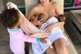 La photo d'allaitement pleine d'humour de Chrissy Teigen: 