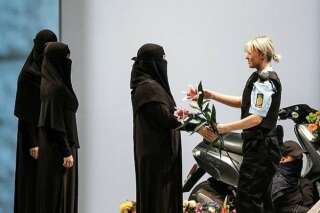 À la Fashion Week de Copenhague, des mannequins défilent en burqa pour dénoncer son interdiction