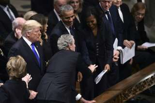 Aux obsèques de George H.W. Bush, son fils a respecté son rituel avec Michelle Obama