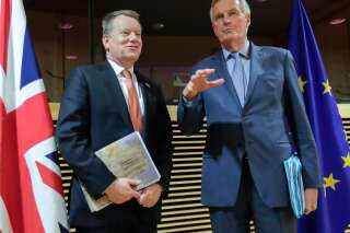 Conflit sur la pêche: Castaner accuse Barnier et ses 