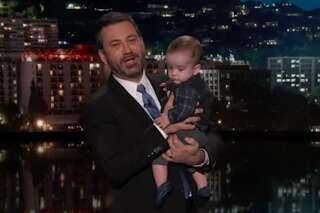 Jimmy Kimmel, très ému, défend la sécurité sociale américaine avec son enfant malade dans les bras