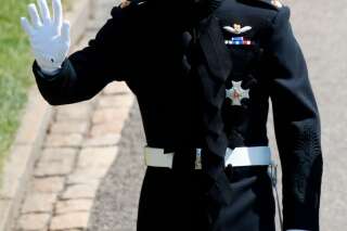Le prince Harry se marie en uniforme (mais avec la barbe)