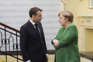 Macron verrait bien Merkel remplacer Juncker