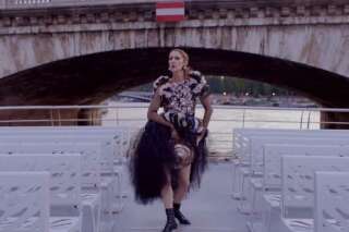 Céline Dion se déchaîne dans Paris dans cette vidéo pour 
