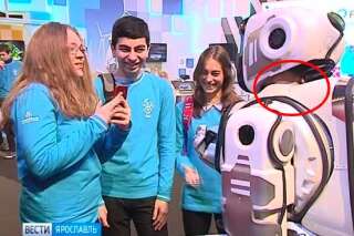 Ce robot high tech russe n'était qu'un homme avec un costume