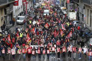 Retraites: quelques milliers de manifestants en France pour le retrait
