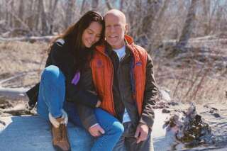 Bruce Willis tout sourire en forêt dans un cliché avec sa femme
