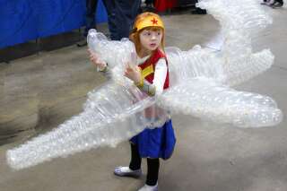 Ce papa crée un avion en ballons pour sa Wonder Woman de fille