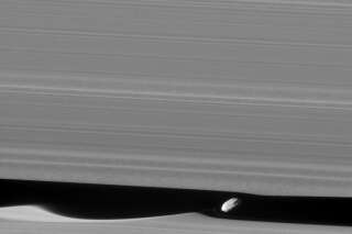 Ça, ce sont les anneaux de Saturne, pris en photos de très près par la sonde Cassini
