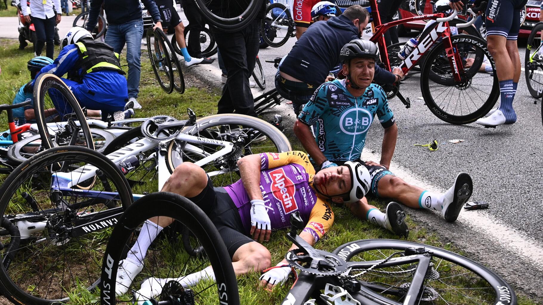 Tour de France 2021: après les chutes, blessures et abandons en série