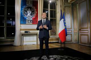 La position d'Emmanuel Macron lors de ses voeux fait réagir les internautes