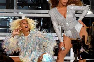 La chute mémorable de Beyoncé et Solange Knowles sur la scène de Coachella