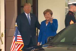 Angela Merkel a reçu une bise elle aussi, mais l'accueil de Trump était très loin de celui réservé à Macron
