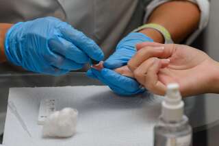 Covid: les tests antigéniques bientôt accessibles aux cas contact