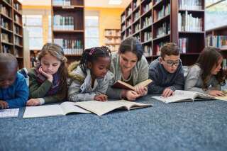 Les book nook, ces minis-mondes qui vont sublimer votre bibliothèque