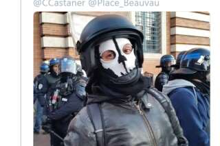 À Toulouse, enquête ouverte sur ce policier qui portait un masque tête de mort pendant l'acte 8