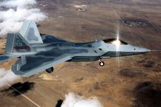 Corée du Nord: Washington déploie des chasseurs F-22, réunion du parlement au Nord