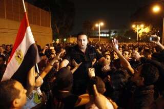 Égypte: le palais du Président Mohamed Morsi encerclé par des dizaines de milliers de manifestants. PHOTOS.